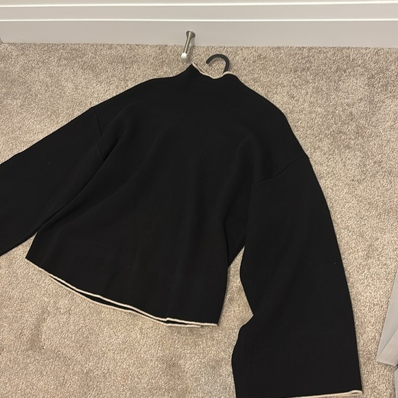 Max Studio London Elegant Black Sweater Sz Medium - Picture 8 of 12